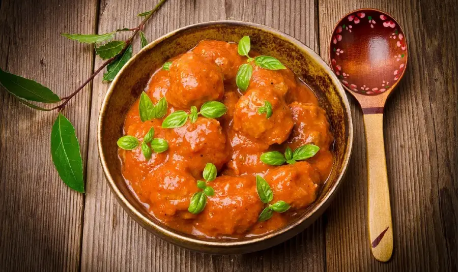 Receta para preparar Albóndigas en salsa de tomate