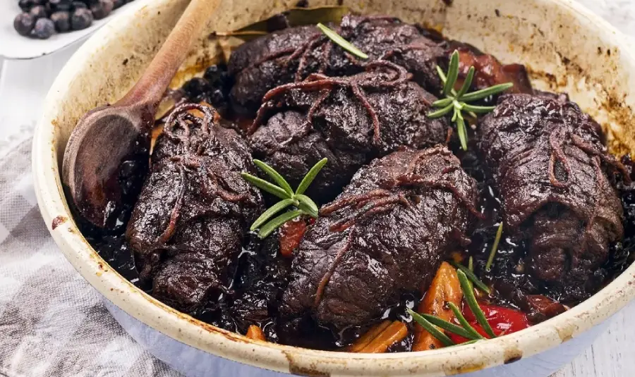 Receta para preparar Rollitos de carne rellenos en salsa -explosiva-