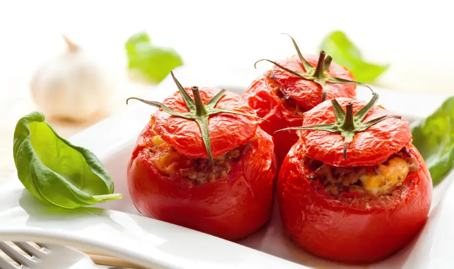 Receta para realizar Tomates rellenos de carne y queso