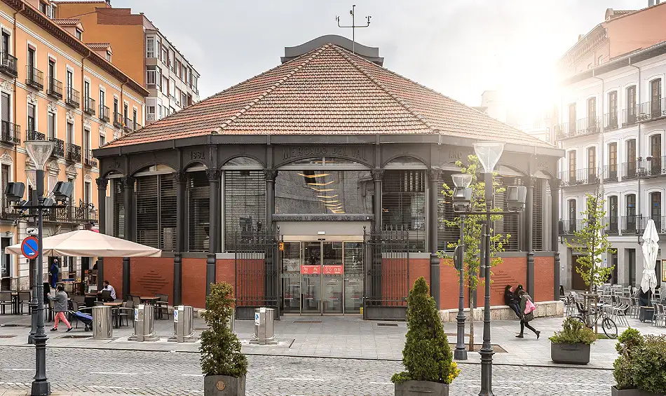 Mercado del Val. Patrimonio de hierro y presente gastronómico en Valladolid Mercado del Val. Patrimonio de hierro y presente gastronómico en Valladolid