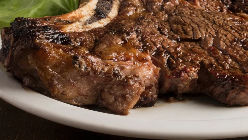 Por qué el chuletón nunca falla. Consejos prácticos para que luzca en tu parrilla