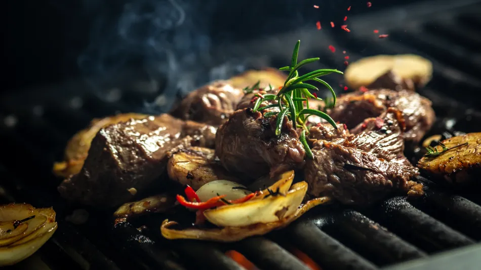 Qué llevar a una barbacoa para sorprender. Guía fácil de cortes y guarniciones